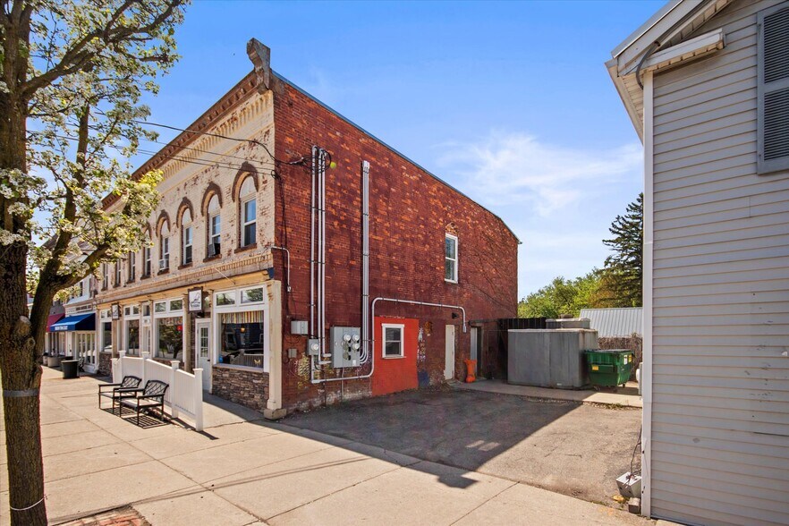 More Photos Of 3829 N Main St, Marion Storefront Retail Residential For Sale