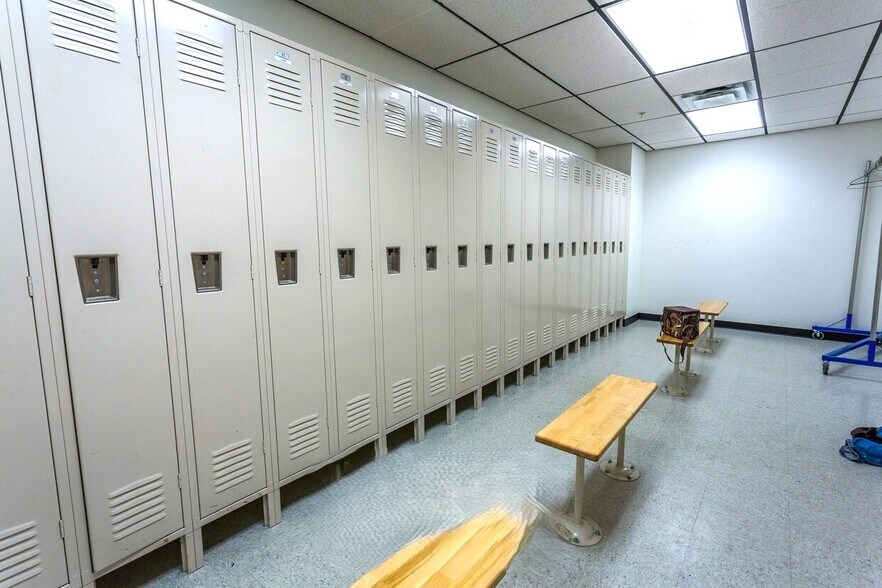 More Photos Of 8560 Delta Dr, Casper Warehouse For Lease