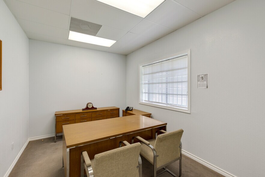 More Photos Of 11321 Neeshaw Dr, Houston Office For Sale