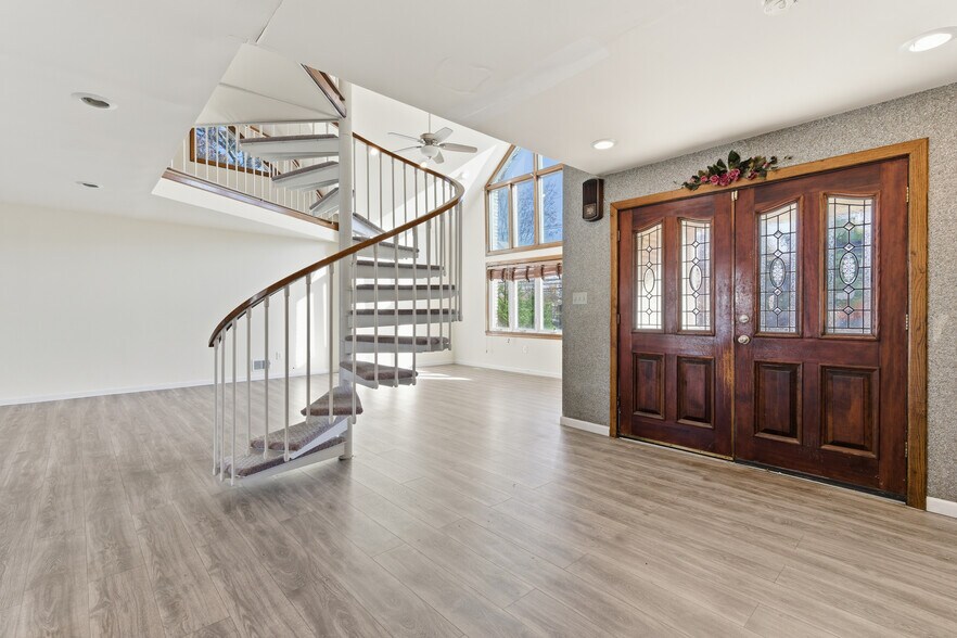 More Photos Of 1818 Oak Tree Rd, Edison Medical For Lease