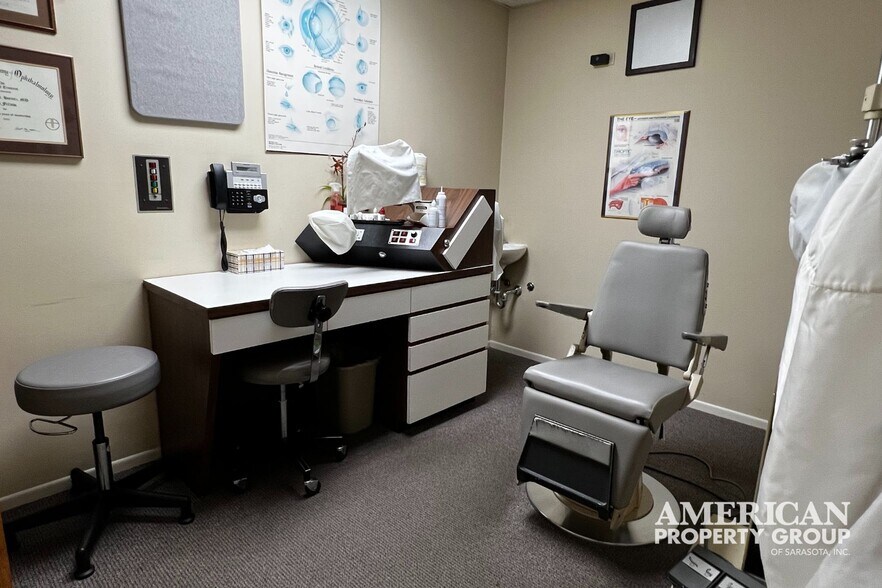 More Photos Of 3920 Bee Ridge Rd, Sarasota Medical For Sale