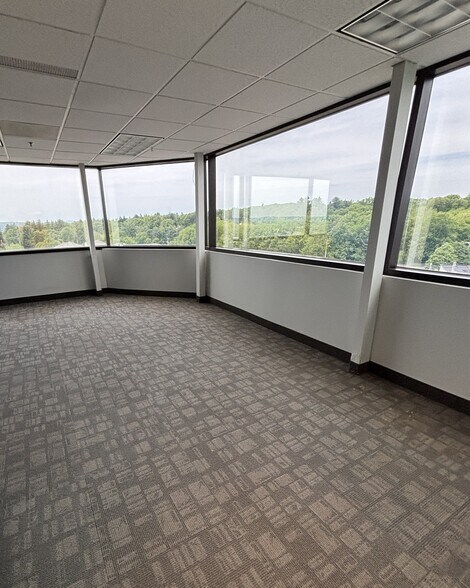 More Photos Of 420 Lakeside Ave, Marlborough Office For Lease