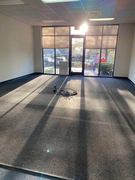 More Photos Of 10475 Medlock Bridge Rd, Johns Creek Storefront For Sale