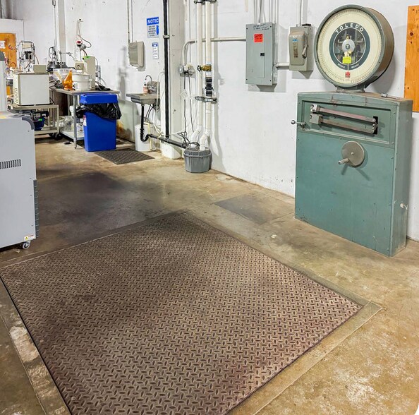 More Photos Of 9255 SE Mcbrod Ave, Portland Warehouse For Lease