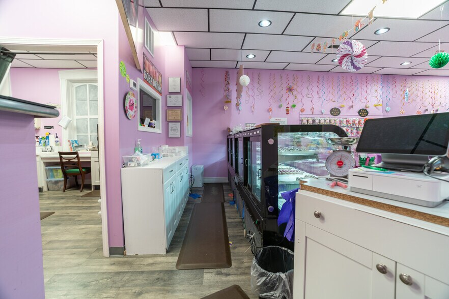 More Photos Of 217 W Main St, Washington General Retail For Sale