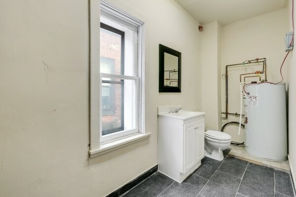 More Photos Of 113 Murray St, Ottawa Office For Sale