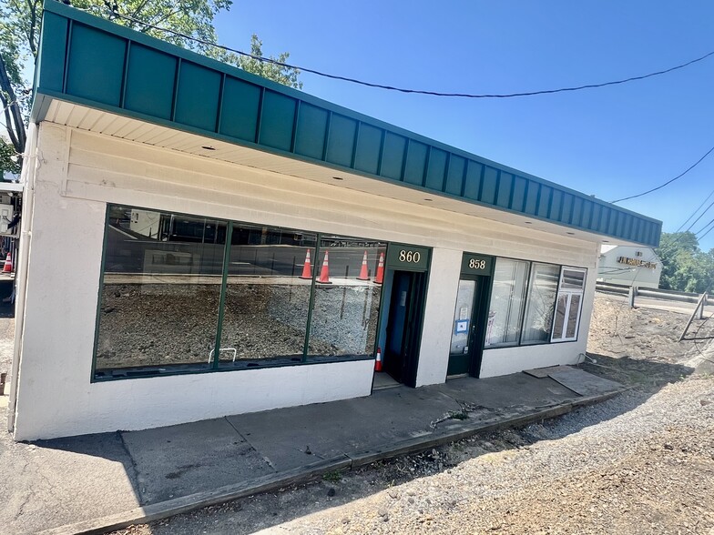 More Photos Of 858 Street Rd, Southampton General Retail For Lease