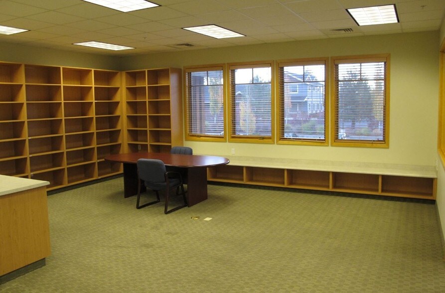More Photos Of 525 SW Umatilla St, Redmond Office For Sale