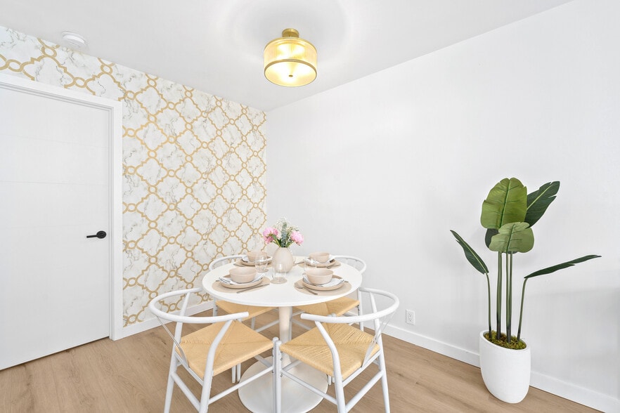 More Photos Of 401 6th Ave N, Lake Worth Beach Hotel For Sale