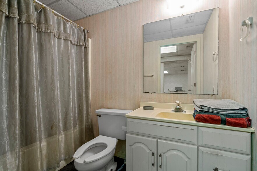 More Photos Of 4145 Fowler St, Fort Myers Auto Repair For Sale