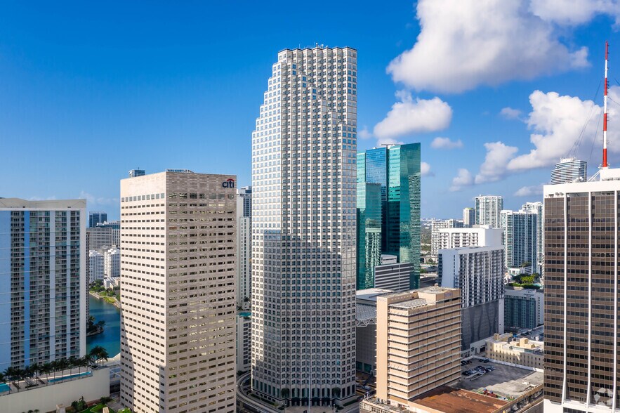 More Photos Of 200 S Biscayne Blvd, Miami Office For Lease