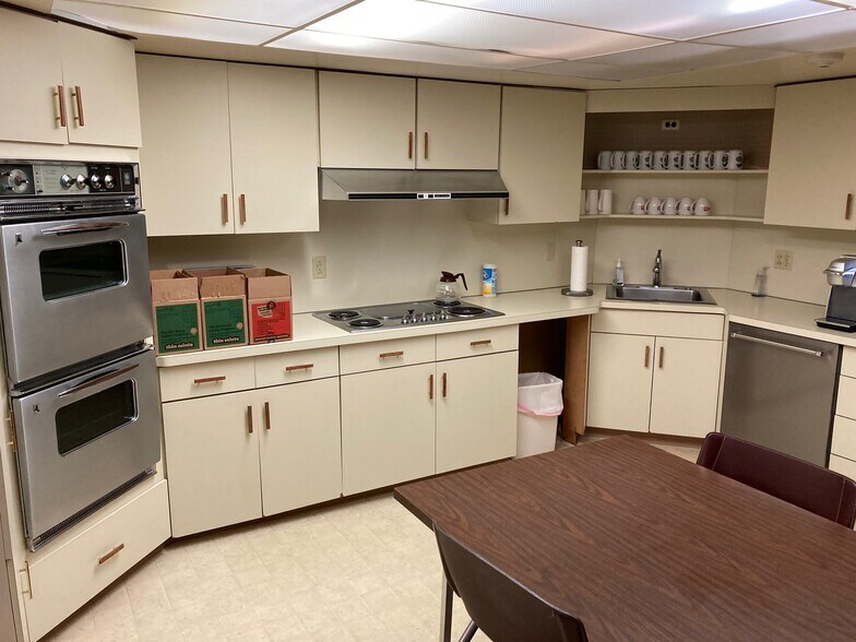 More Photos Of 6028 Sheridan Dr, Williamsville Office For Sale