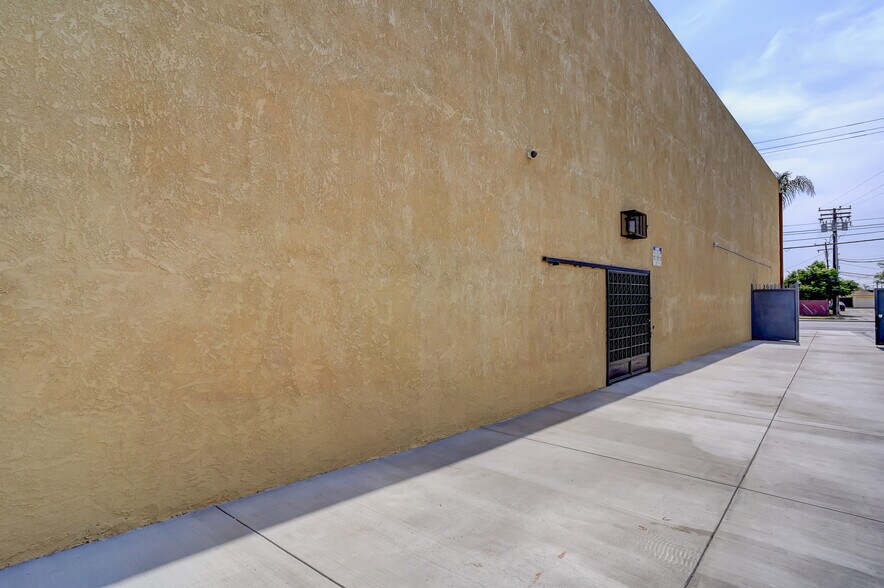 More Photos Of 950 S Central Ave, Compton Schools For Sale