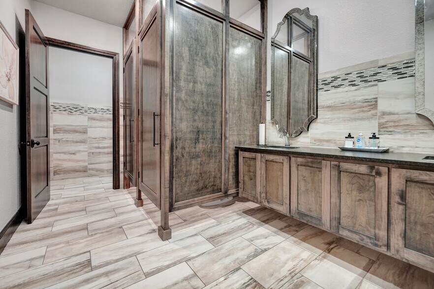 More Photos Of 4313 N County Rd W, Odessa Office For Sale