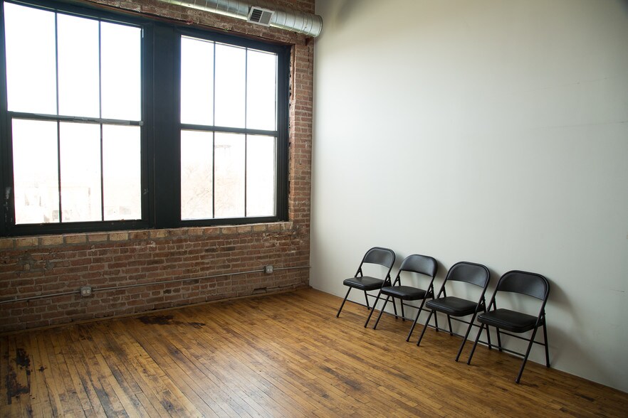 More Photos Of 2950 W Chicago Ave, Chicago Loft Creative Space For Lease