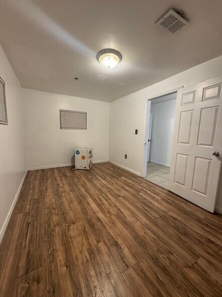 More Photos Of 11435 Rocket Blvd, Orlando Warehouse For Lease
