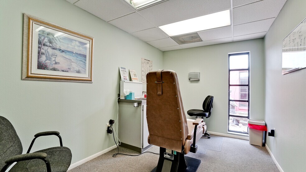 More Photos Of 3003 26th St, Bradenton Medical For Sale