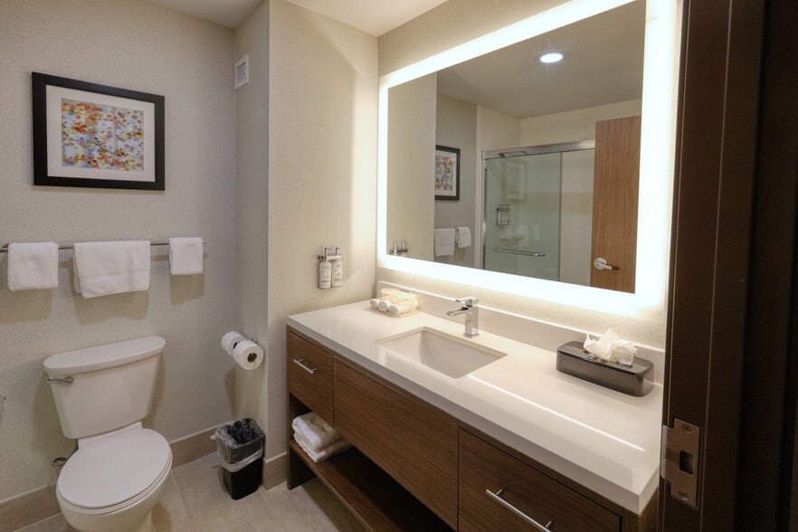 More Photos Of 10520 Huffmeister Rd, Houston Hotel For Sale