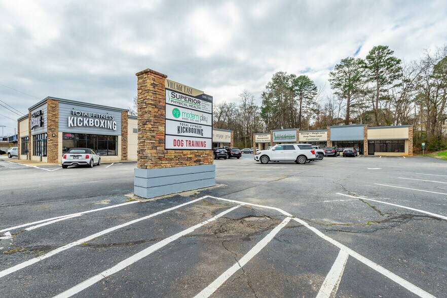 More Photos Of 8000 E Brainerd Rd, Chattanooga Unknown For Lease