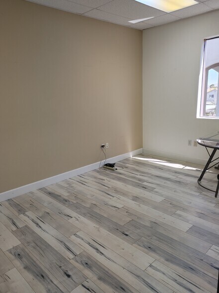 More Photos Of 8867 W Flamingo Rd, Las Vegas Office For Sale