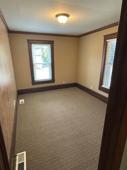 More Photos Of 150 Court St, Chardon Office Residential For Lease