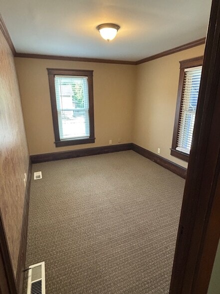 More Photos Of 150 Court St, Chardon Office Residential For Lease