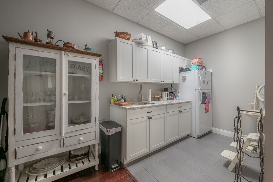 More Photos Of 160 E Bloomingdale Ave, Brandon Medical For Sale