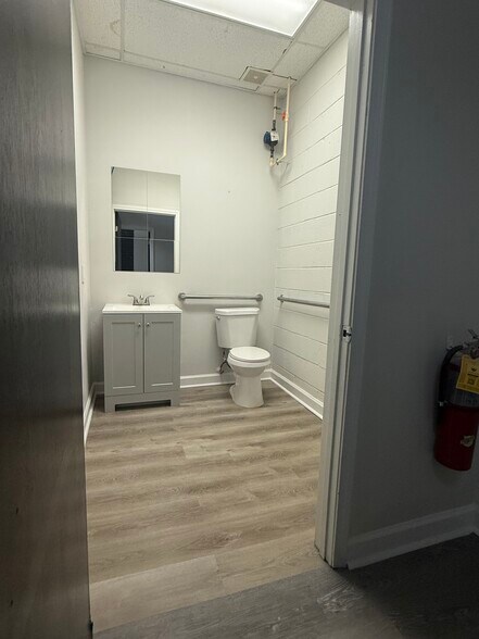 More Photos Of 4421 Glenwood Pky, Decatur Unknown For Lease