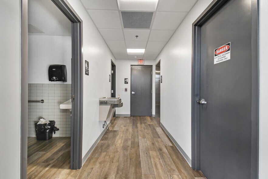 More Photos Of 10393 Fortune Pky, Jacksonville Office For Sale