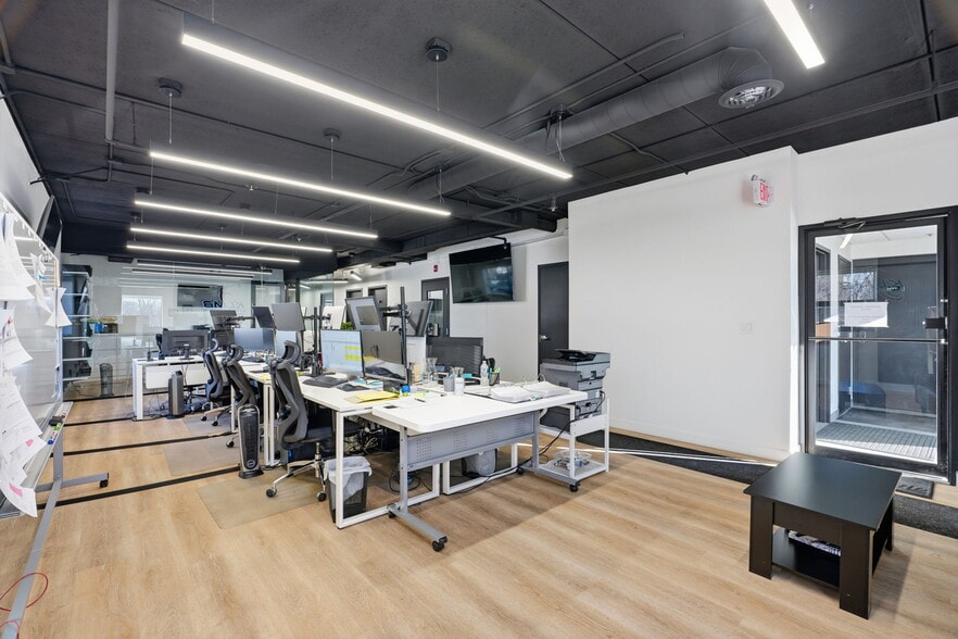 More Photos Of 8201 NE Hickory St, Minneapolis Truck Terminal For Sale