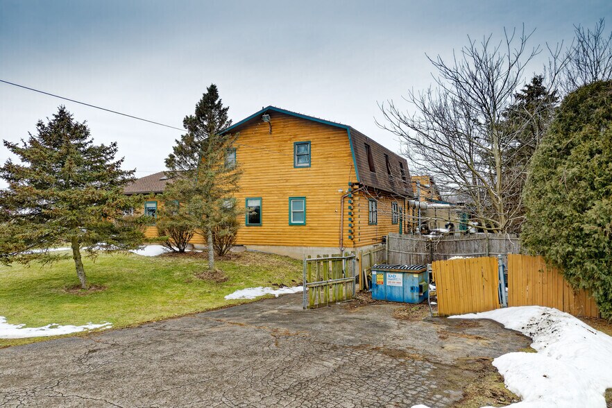 More Photos Of 2445 W Walworth Rd, Macedon Restaurant For Lease