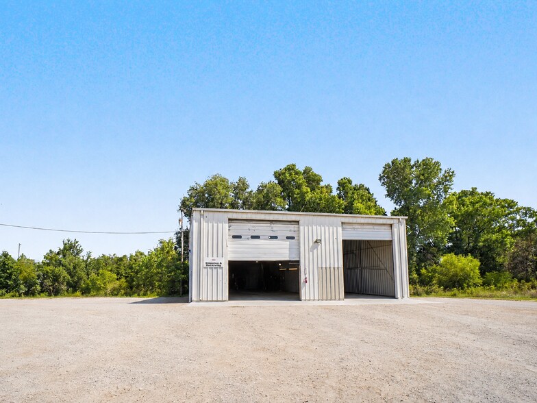 More Photos Of 400 N Macarthur Blvd, Oklahoma City Warehouse For Sale