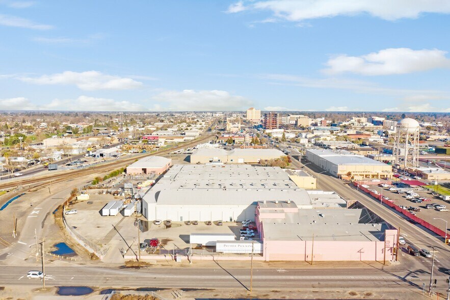 More Photos Of 301 9th St, Modesto Manufacturing For Lease