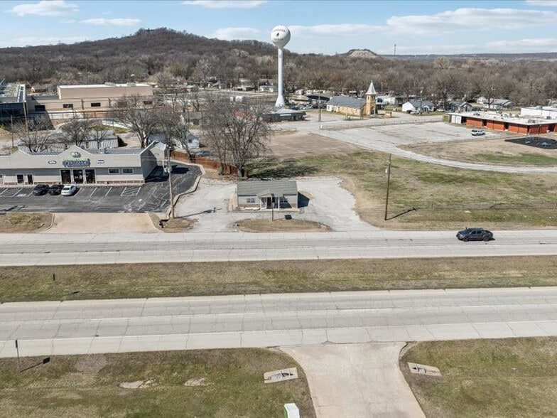 More Photos Of 1830 N Highway 66, Catoosa Freestanding For Sale