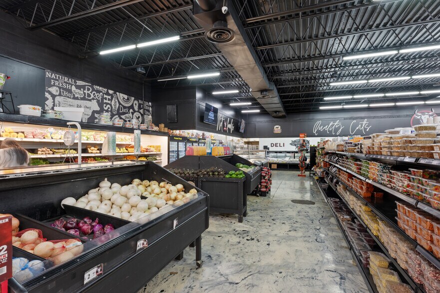 More Photos Of 1405 E Dublin Granville Rd, Columbus Freestanding For Sale