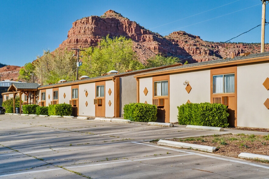 More Photos Of 386 E 300 S, Kanab Hotel For Sale