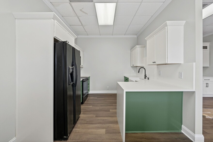 More Photos Of 1811 Alpine Dr, Clarksville Light Manufacturing For Lease