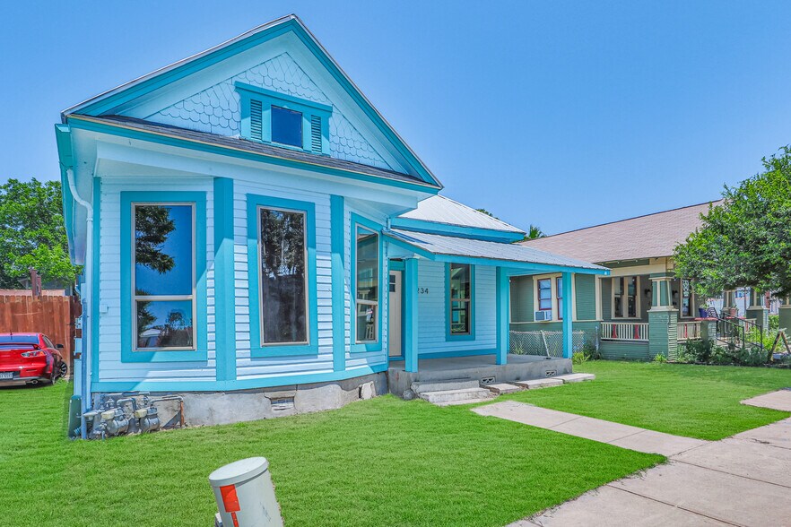 More Photos Of 1234 S Saint Marys St, San Antonio Storefront Retail Office For Sale