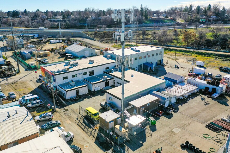 More Photos Of 104-108 W 31st St, Garden City Light Manufacturing For Sale