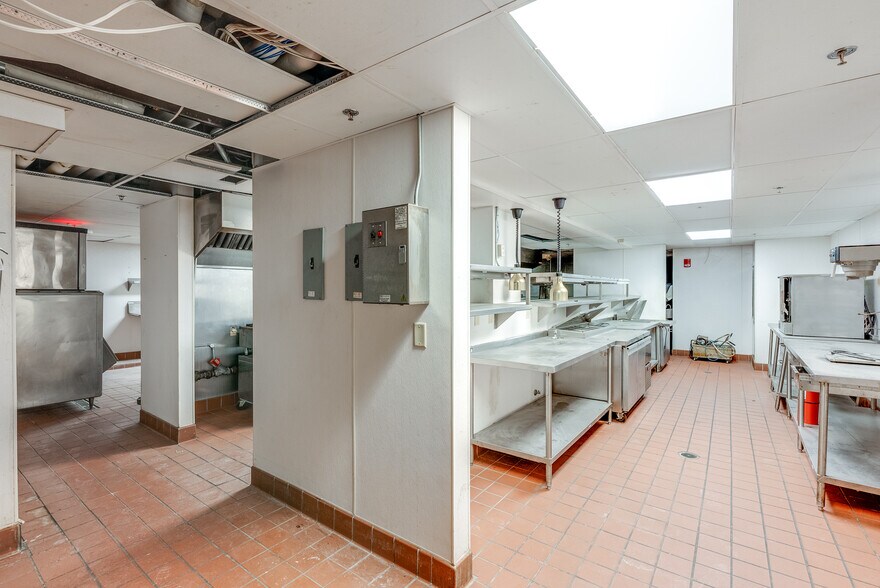 More Photos Of 222 S Main St, Akron Office For Sale