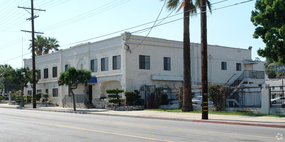 More Photos Of 4500 York Blvd, Los Angeles Distribution For Lease