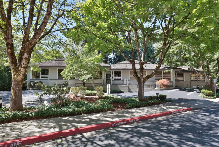 Primary Photo Of 300 NE Gilman Blvd, Issaquah Office For Sale