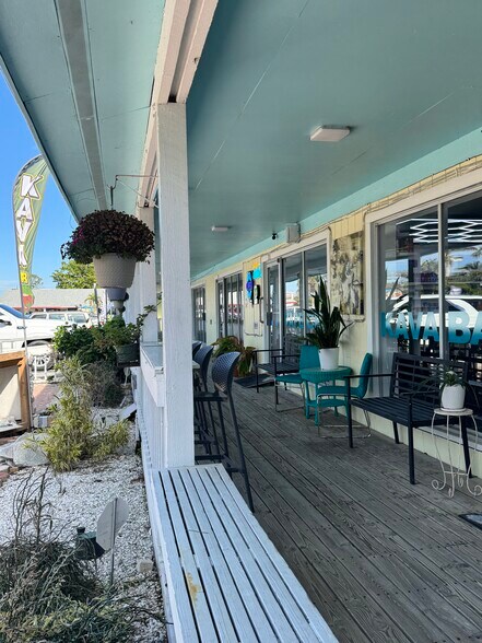 More Photos Of 16681 Mcgregor Blvd, Fort Myers Unknown For Lease