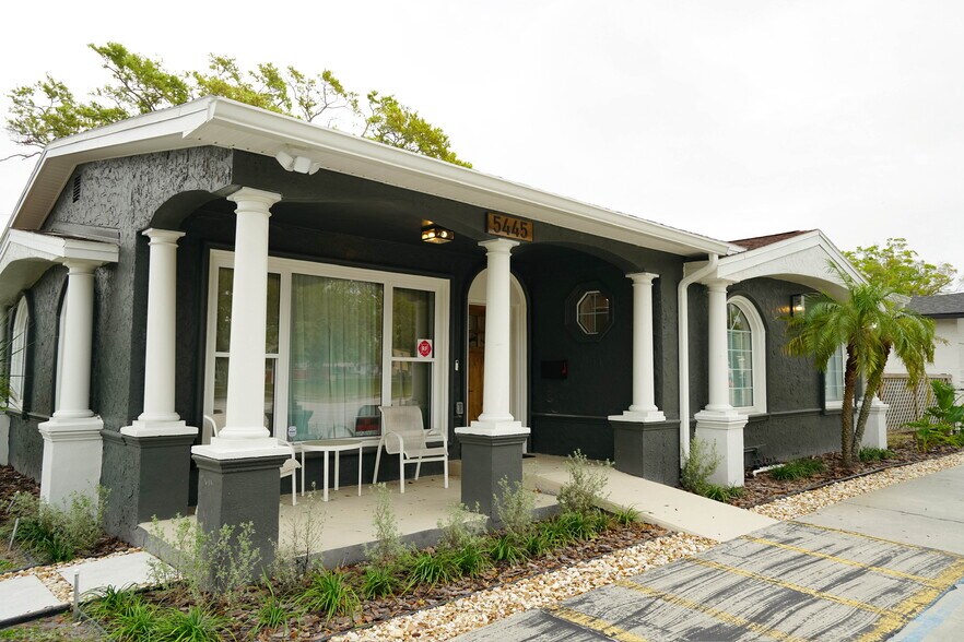 More Photos Of 5445 16th St N, Saint Petersburg Office For Lease