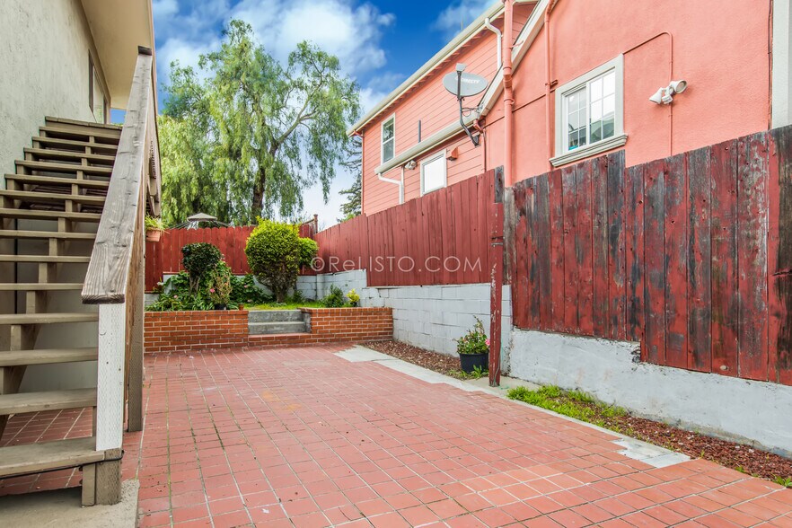 More Photos Of 2105 48th Ave, Oakland Apartments For Sale