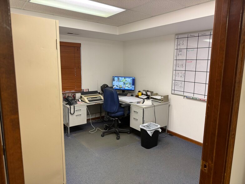 More Photos Of 2350 Scioto Harper Rd, Columbus Warehouse For Sale