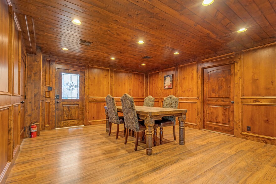 More Photos Of 101 S Main St, Quitman Office For Sale