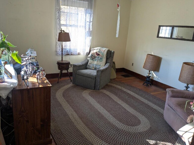 More Photos Of 182 NJ-31 Hwy, Hampton General Retail For Sale