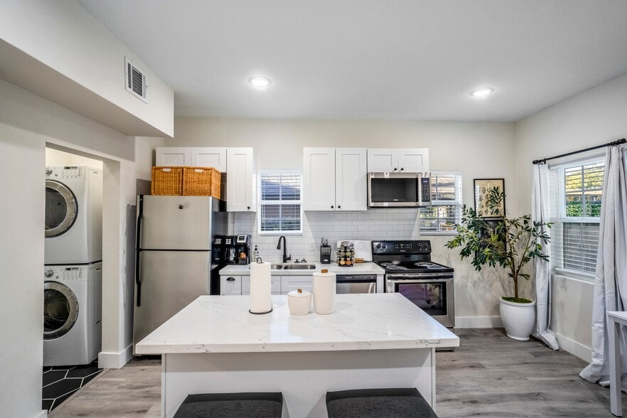 More Photos Of 5 Estelle St, Houston Multifamily For Sale