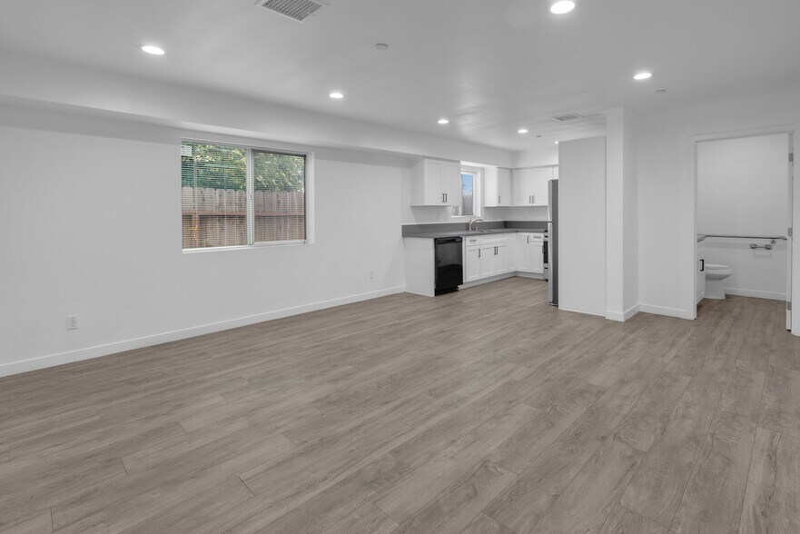 More Photos Of 2042 E El Segundo Blvd, Compton Apartments For Sale